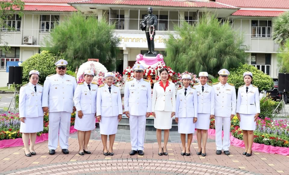 พช.จังหวัดอุทัยธานี ร่วมพิธีวางพวงมาลาเนื่องในวันปิยมหาราช ประจำปี 2568 เพื่อน้อมรำลึกถึงพระมหากรุณาธิคุณ พระบาทสมเด็จพระจุลจอมเกล้าเจ้าอยู่หัว รัชกาลที่ 5