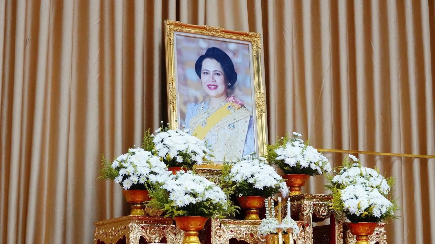 พัฒนาชุมชนจังหวัดอุทัยธานี ร่วมพิธีบำเพ็ญกุศลสวดพระอภิธรรมอุทิศถวายพระราชกุศลแด่ สมเด็จพระนางเจ้าสิริกิติ์ พระบรมราชินีนาถ พระบรมราชชนนีพันปีหลวง