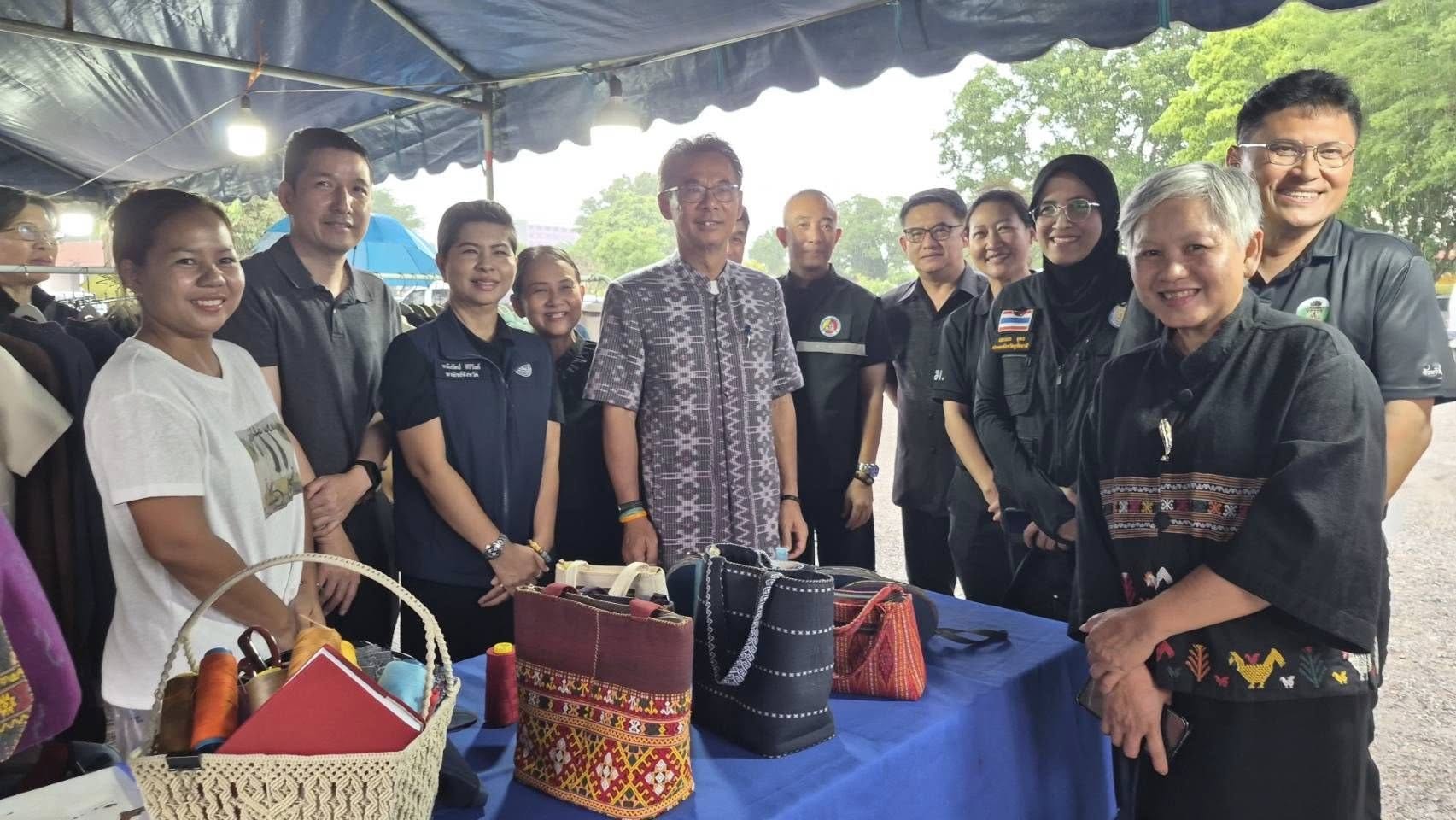 พช.อุทัยธานี ร่วมกิจกรรมโครงการ "ไทยช่วยไทย ลดภาระ ลดค่าครองชีพ